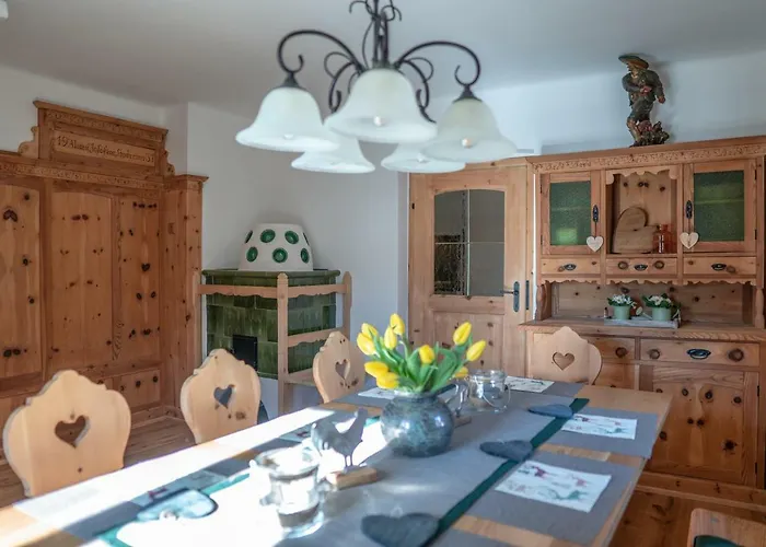 Traditionell-modernes Haus In Hoetting 別荘